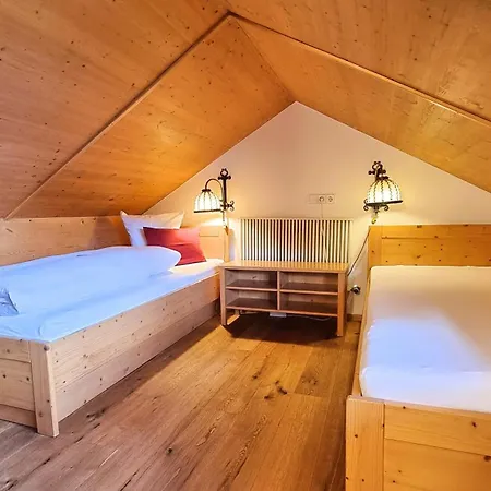 Farm stay Obergasser Und Bergblick Weissensee