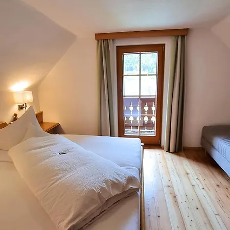 Farm stay Obergasser Und Bergblick Weissensee