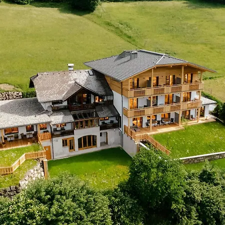 Obergasser Und Bergblick Weissensee